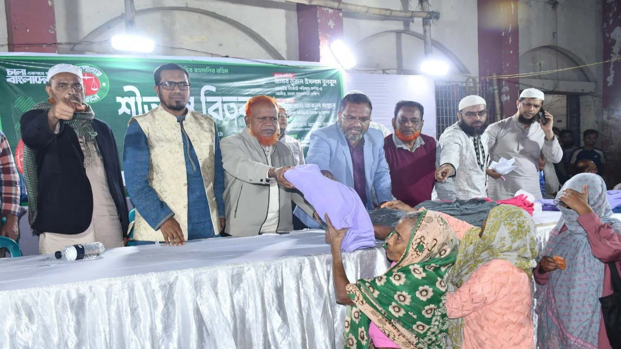 ঢাকা-৬ সংসদীয় এলাকায় জামায়াতে ইসলামীর উদ্যোগে শীতবস্ত্র বিতরণ