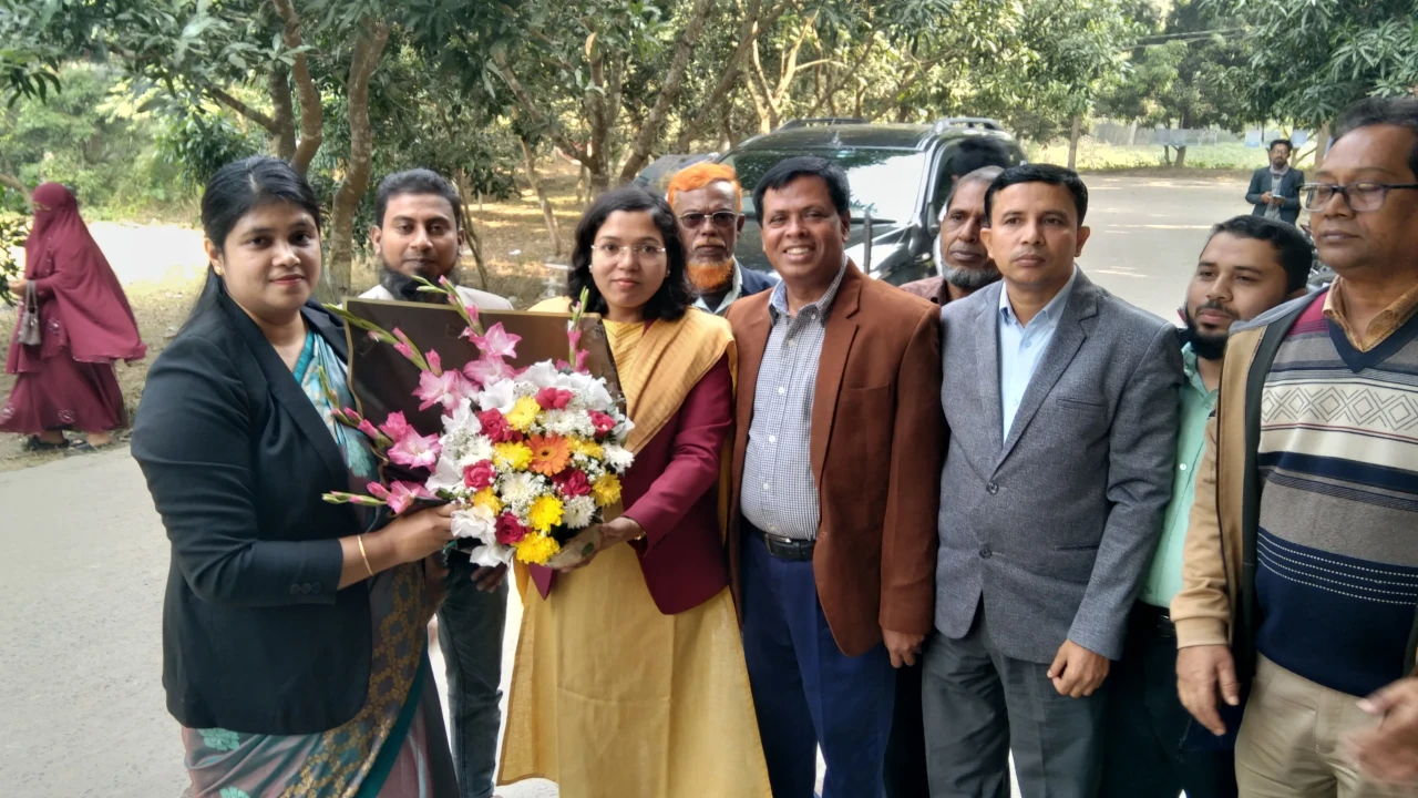 নড়াইলের লোহাগড়ায় নবাগত নির্বাহী কর্মকর্তার যোগদান...