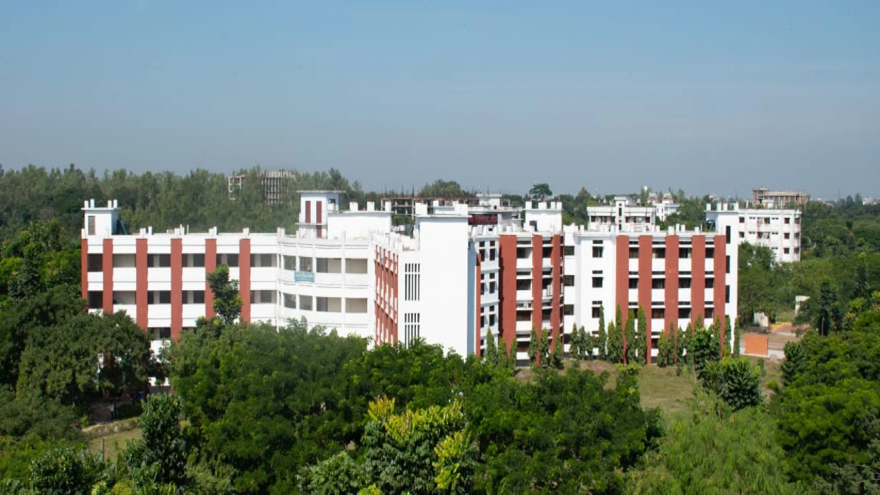 মনোনয়ন জমার শেষ দিনে লাপাত্তা নির্বাচন কমিশন, হতাশ প্রার্থীরা