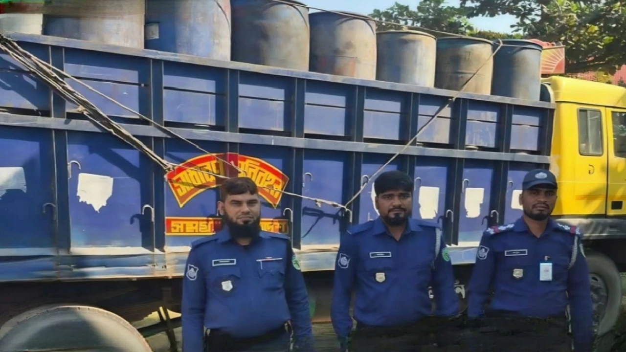 শেরপুরে ছিনতাই হওয়া ২৪ লাখ টাকার সয়াবিন তেল সহ ট্র...