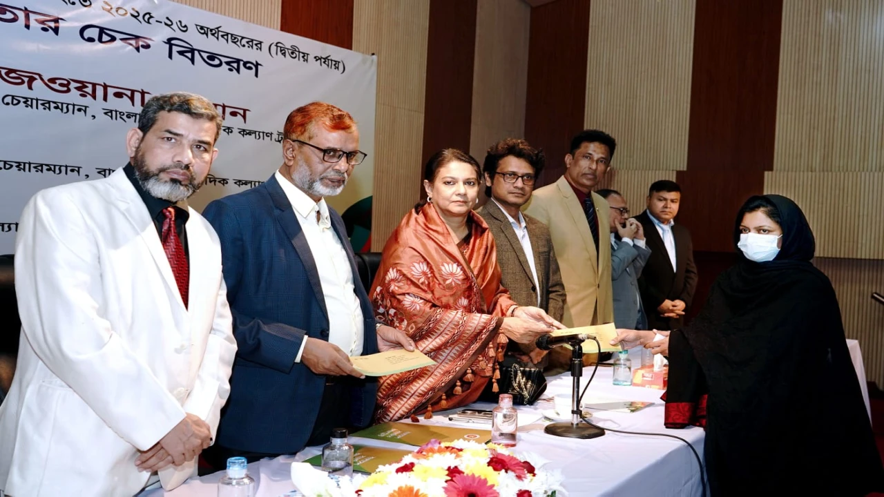 সাংবাদিকদের কল্যাণে প্রয়োজনীয় সকল উদ্যোগ নেবে সরকারঃ তথ্য ও সম্প্রচার উপদেষ্টা