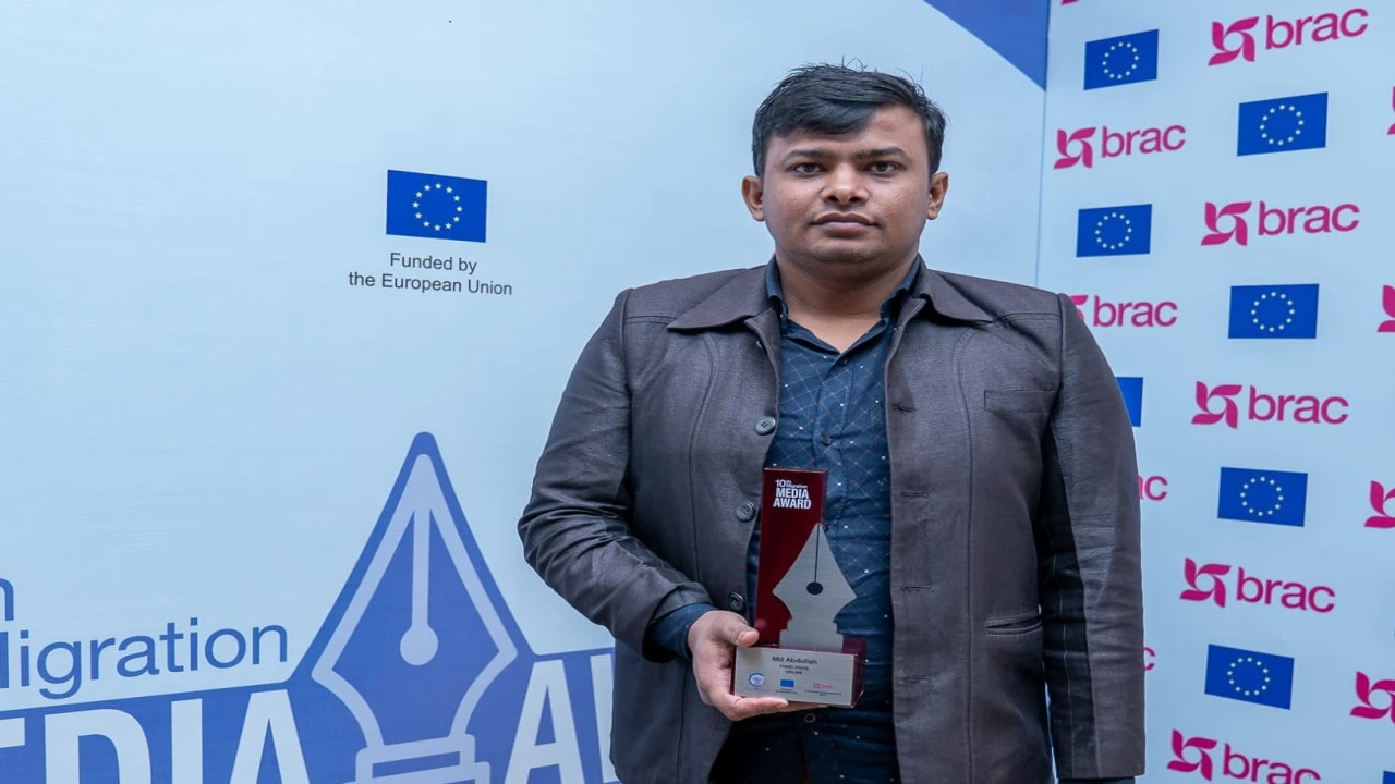 মাইগ্রেশন মিডিয়া অ্যাওয়ার্ড পেলেন আবদুল্লাহ মজুমদার