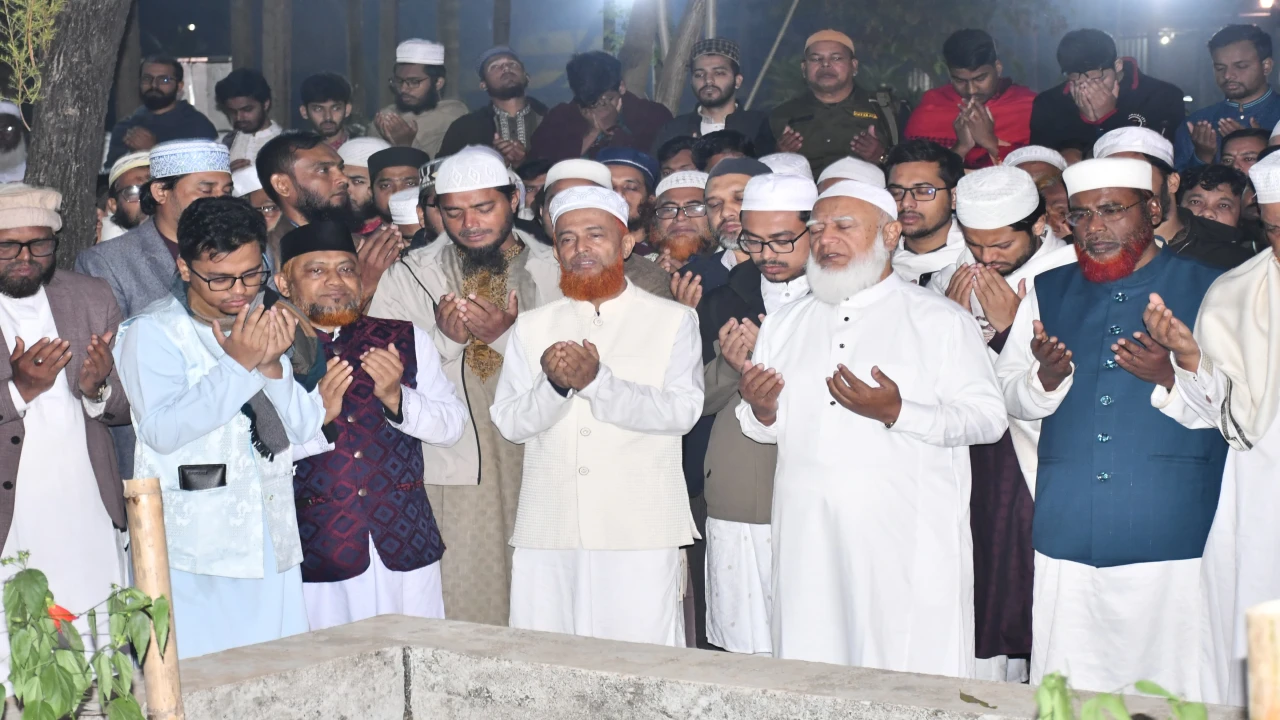 শহিদ শরীফ ওসমান হাদির কবর জিয়ারতে আমিরে জামায়াত