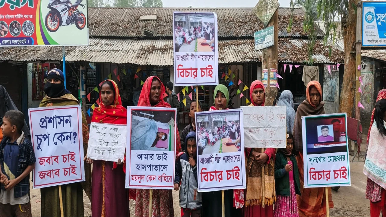 কৃষকদলের নেতাকে মারপিট, সড়ক অবরোধ করে প্রতিবাদ