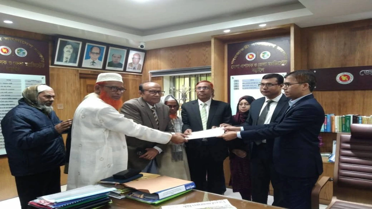 নড়াইল-২ আসনে ধানের শীষের মনোনিত প্রার্থী মনিরুলের পক্ষে মনোনয়নপত্র সংগ্রহ 