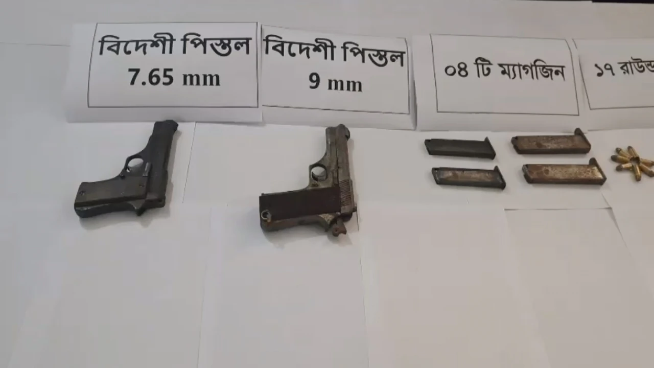 ঠাকুরগাঁওয়ে কবরস্থান থেকে ২টি বিদেশি পিস্তল সহ ১৭ রাউন্ড গুলি উদ্ধার