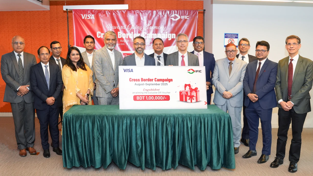 ভিসা ক্যাম্পেইনে বিজয়ী হলেন আইএফআইসি ব্যাংকের সম্মানিত গ্রাহক