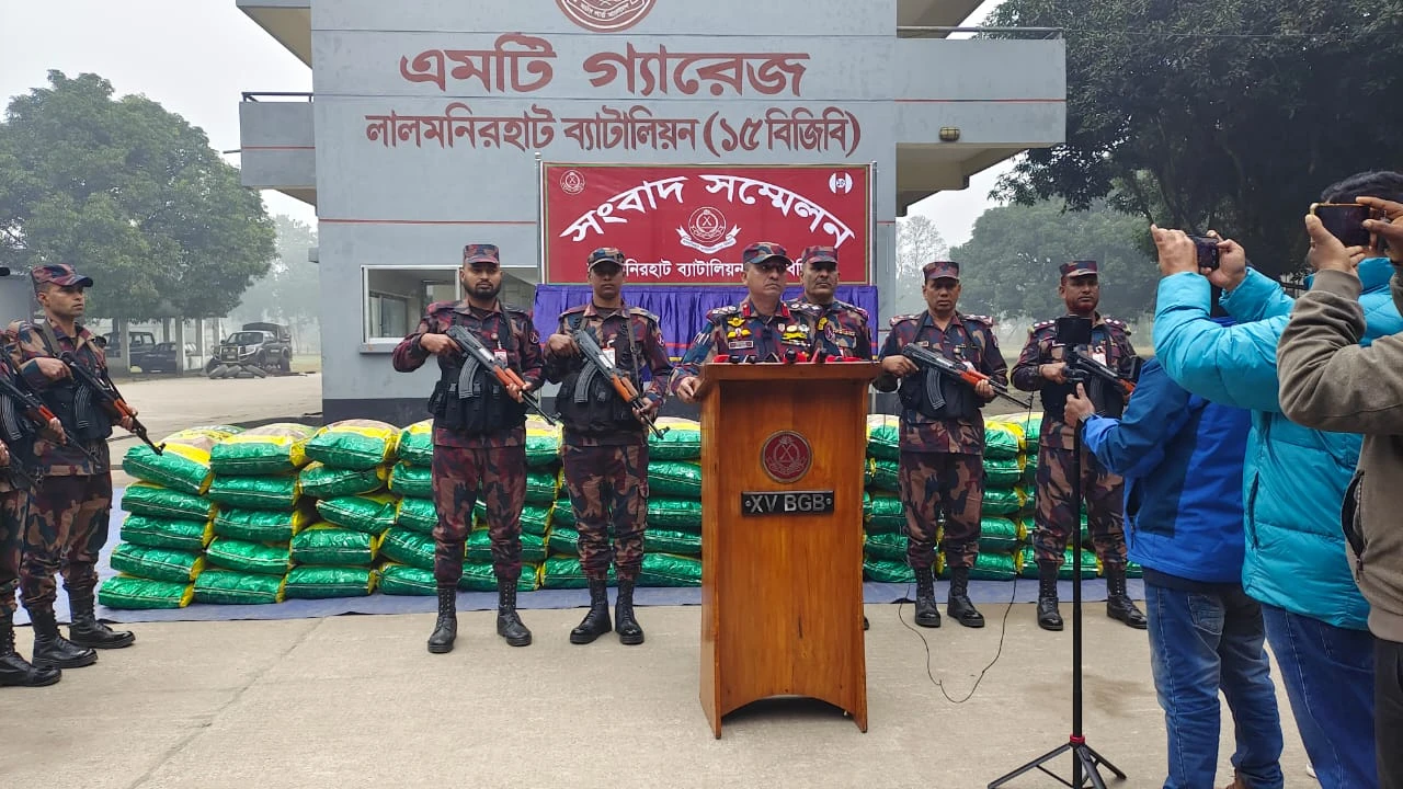 ১৫ বিজিবি’র অভিযানে বিপুল পরিমাণ ভারতীয় জিরা, কাপড়...