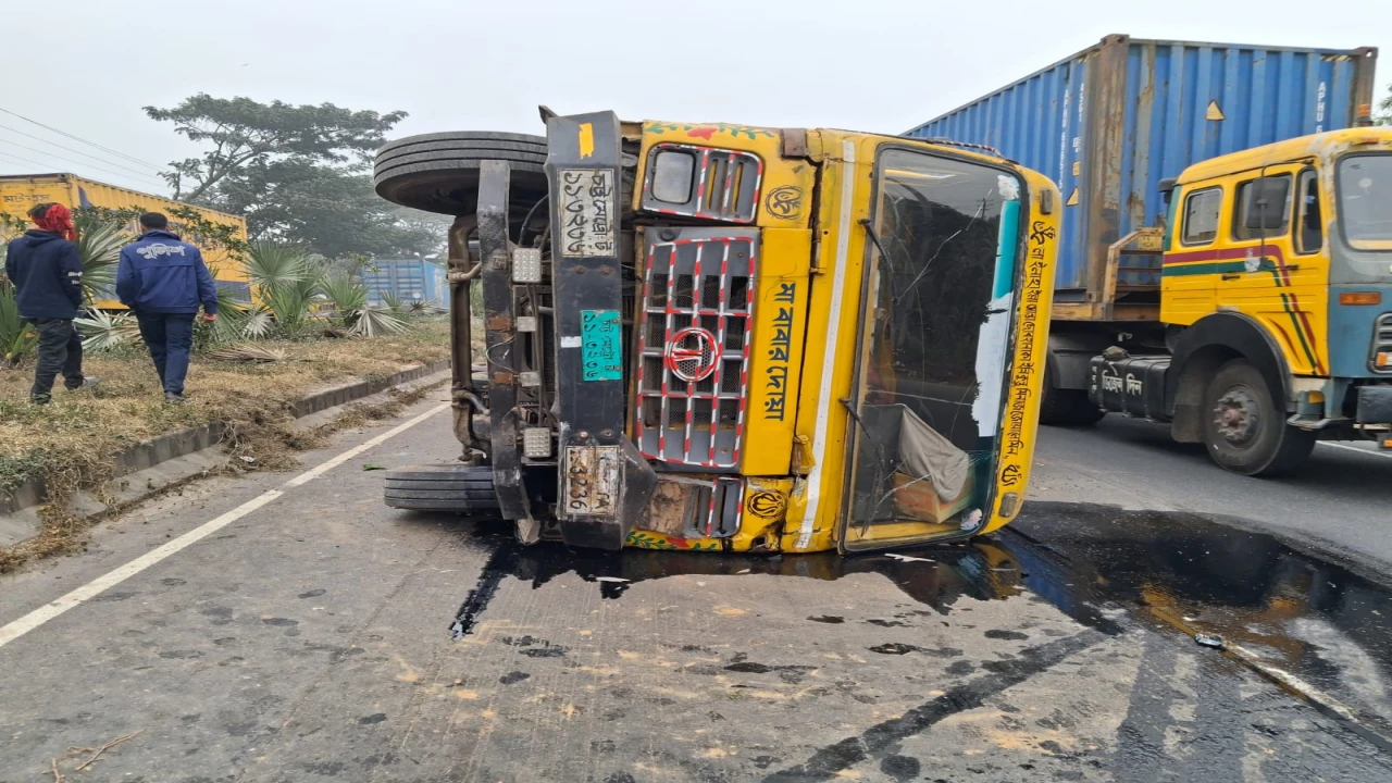 দিরভর যানজটে স্থবির...