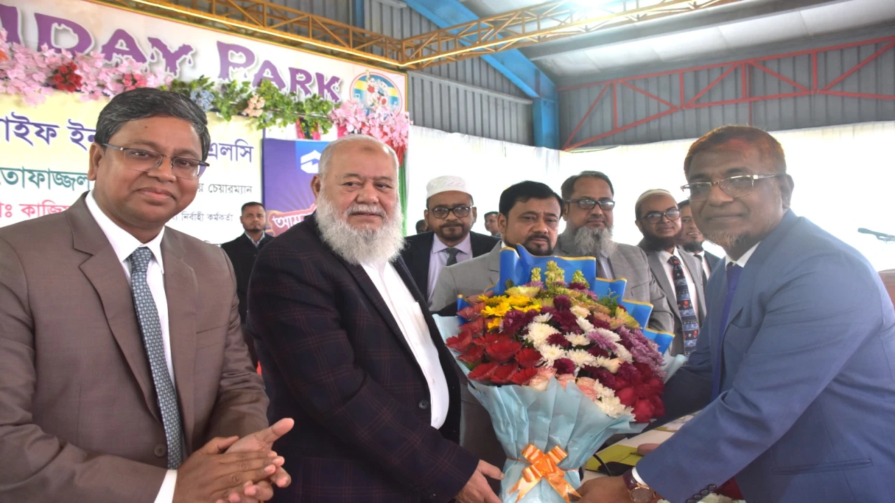 নরসিংদীতে ড্রীম হলিডে পার্কে ন্যাশনাল লাইফের বর্ষ সমাপনী পর্যালোচনা সভা অনুষ্ঠিত