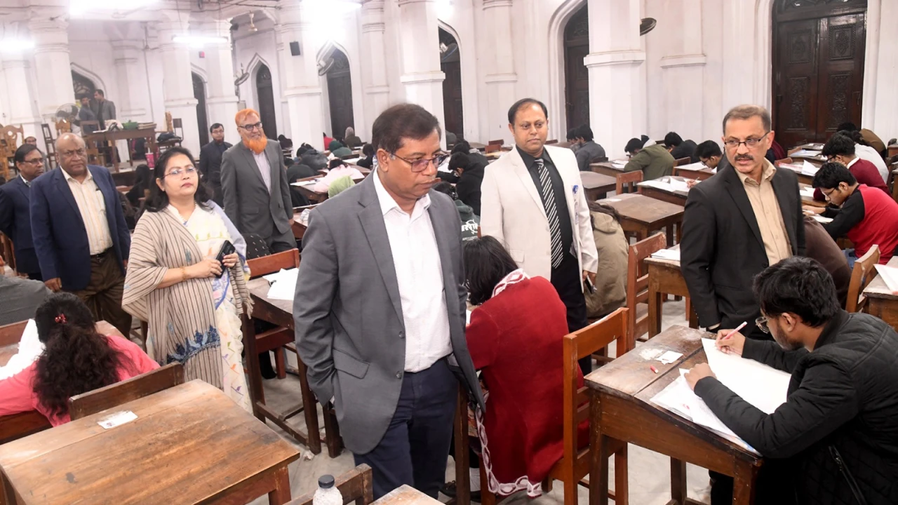 ঢাবি বিজ্ঞান ইউনিটের ভর্তি পরীক্ষা অনুষ্ঠিত