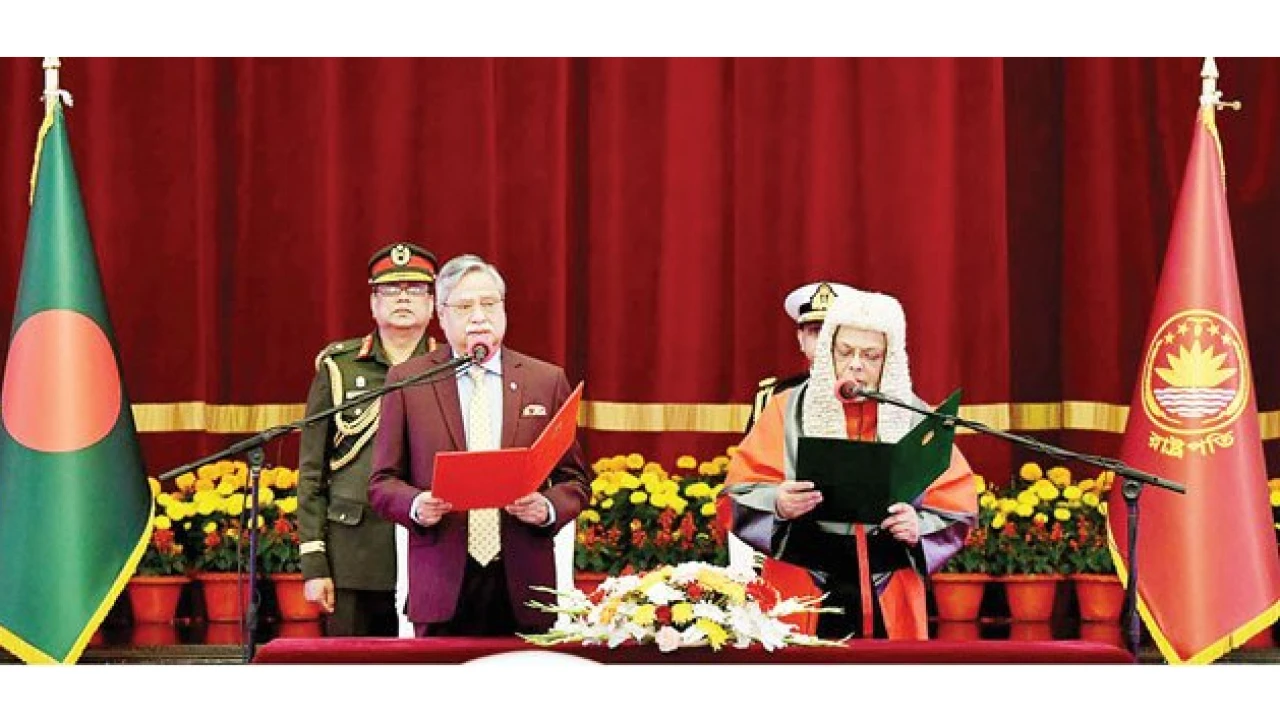 শপথ নিয়েছেন নতুন প্রধান বিচারপতি