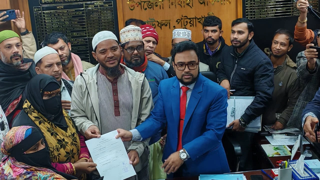 জুলাই বিপ্লবে শহীদ পরিবারের সদস্যদের নিয়ে মনোনয়ন ফ...