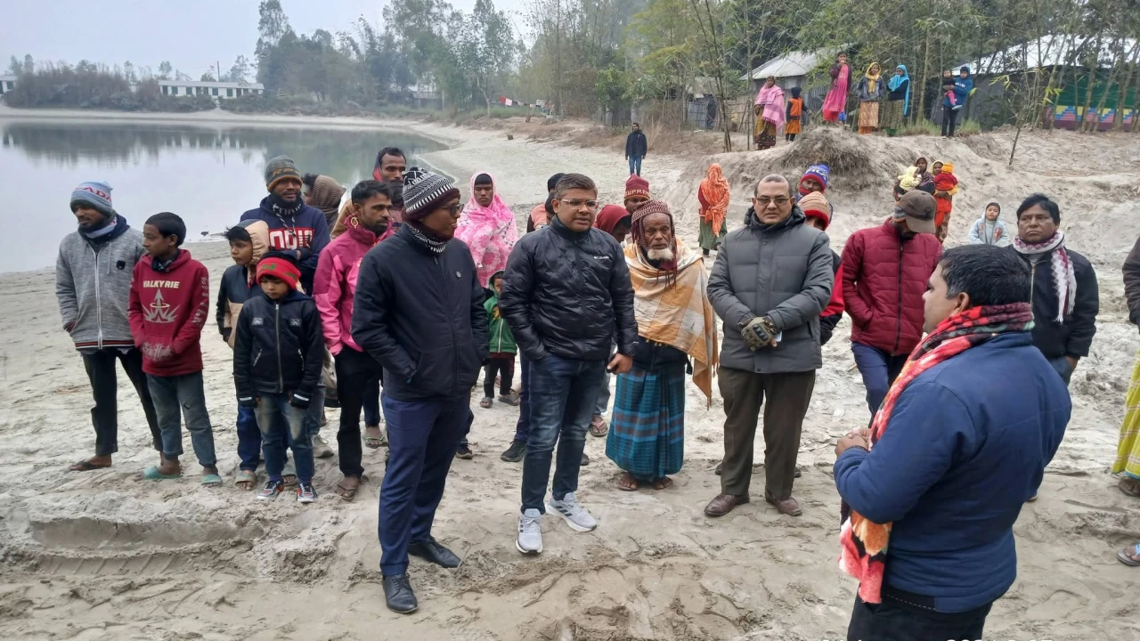 ডিমলায় নদী থেকে বালু উত্তোলন,দুই ব্যক্তিকে দেড় লাখ...