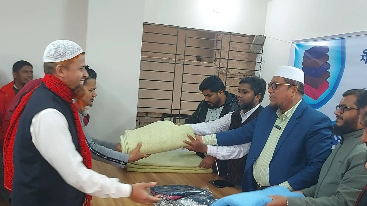 ভয়েস অব ইনসাফ ফাউন্ডেশনের উদ্যোগে শীতবস্ত্র বিতরণ...