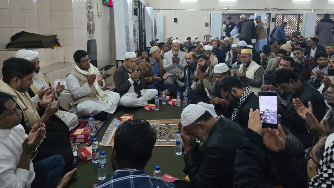 ডাফের উদ্যোগে বেগম জিয়ার রুহের মাগফিরাত কামনায় দোয়া মাহফিল