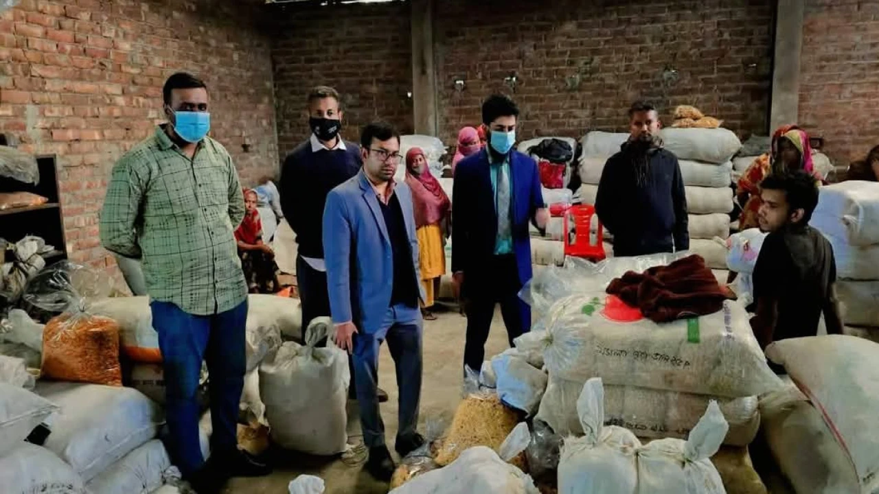 বগুড়ায় মাহী ও রুচি ফুড চানাচুর কারখানাকে ২ লাখ টাক...