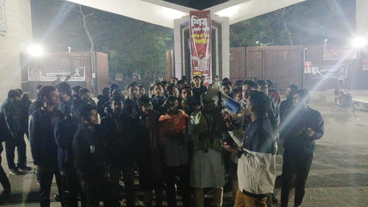 বেরোবিতে শাকসু ও ব্রাকসু সচলের দাবিতে উত্তাল বিক্ষোভ 