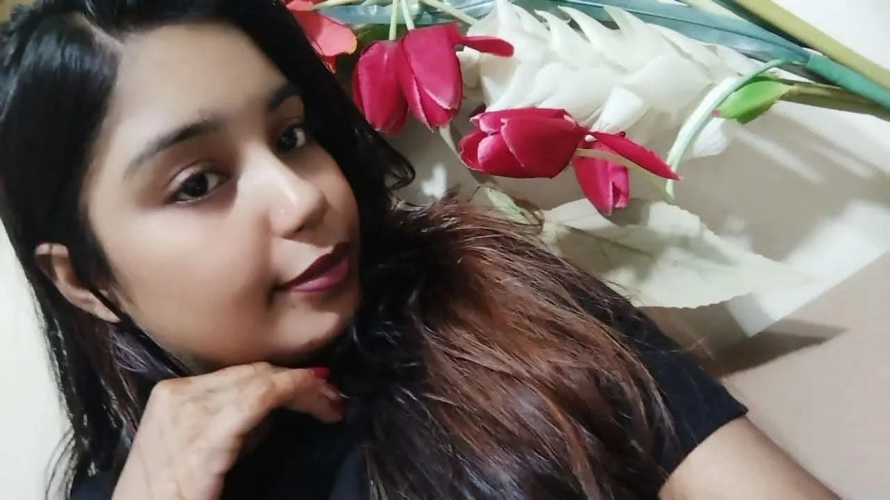 দেবিদ্বারে বিউটি পার্লারে তরুণীর ঝুলন্ত লাশ ঘিরে র...