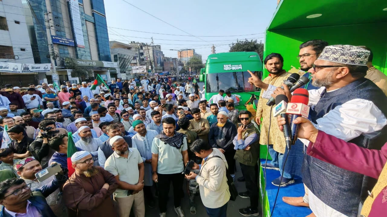 ঢাকা-০৬ আসনে জামায়াতের মাল্টিমিডিয়া নির্বাচনী বাসের প্রচার ও পথসভা