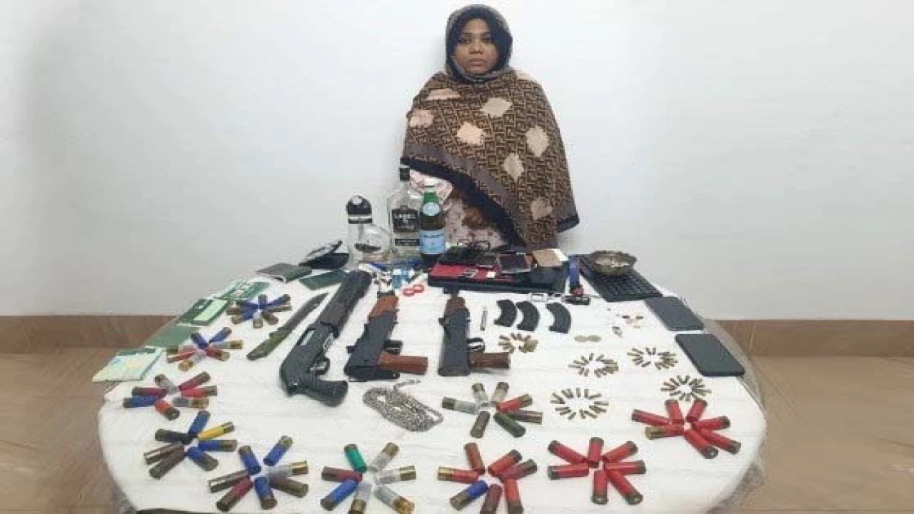 বিপুল অস্ত্রসহ সাবেক ছাত্রদল নেত্রী গ্রেপ্তার