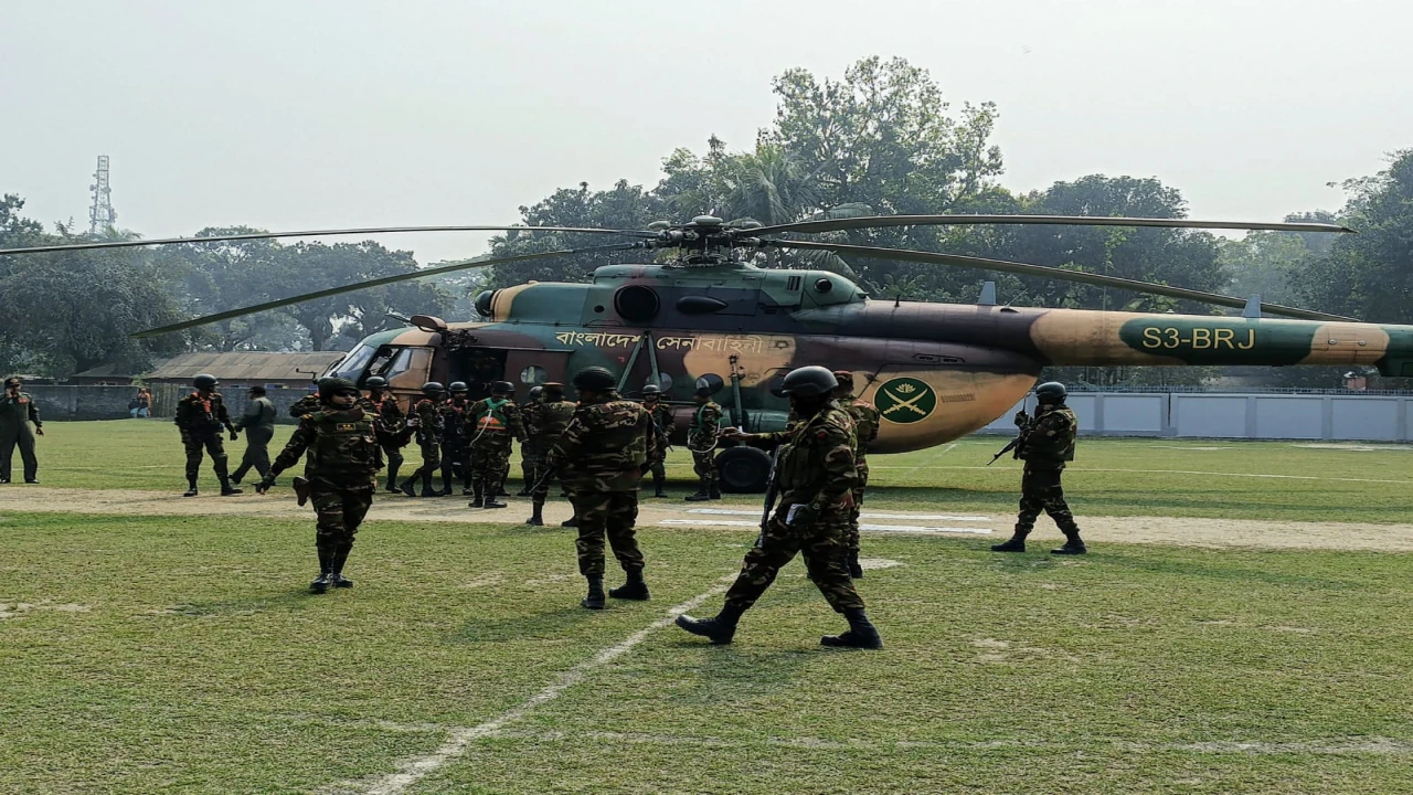 নির্বাচনী নিরাপত্তা নিশ্চিতে লালমনিরহাটে সেনাবাহিন...