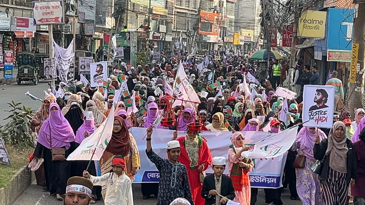 প্রচারণার শেষ দিনে রাজশাহীতে ডা. জাহাঙ্গীরের গণমিছ...