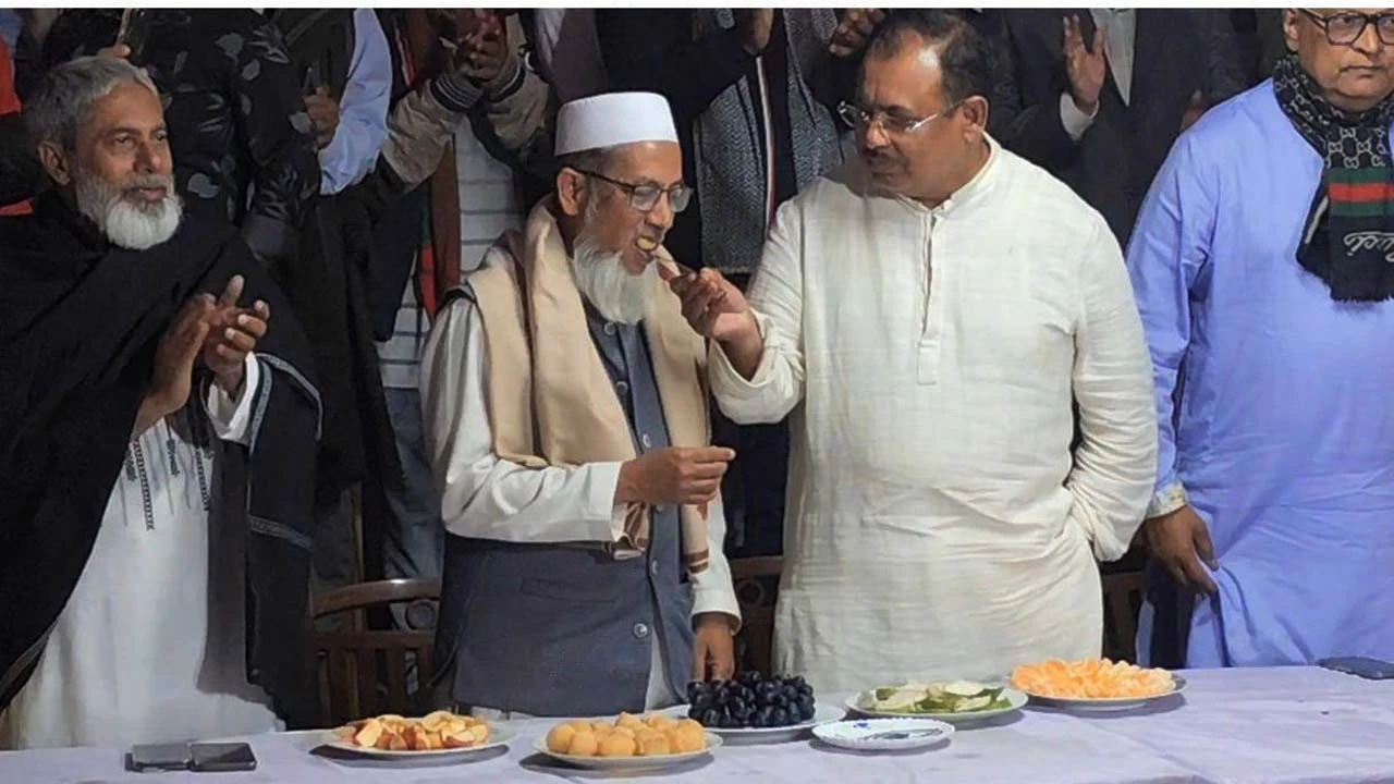 মিষ্টি নিয়ে জামায়াত নেতার বাসভবনে নবনির্বাচিত এমপি...