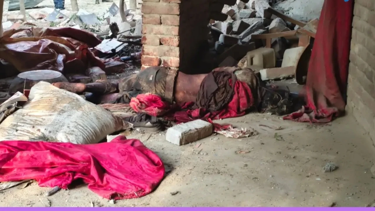 চাঁপাইনবাবগঞ্জে ককটেল তৈরির সময় বিস্ফোরণে নিহত ২...