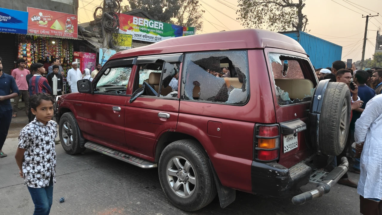 ফুলপুরে সাবেক এমপির গাড়ি ভাঙচুর...