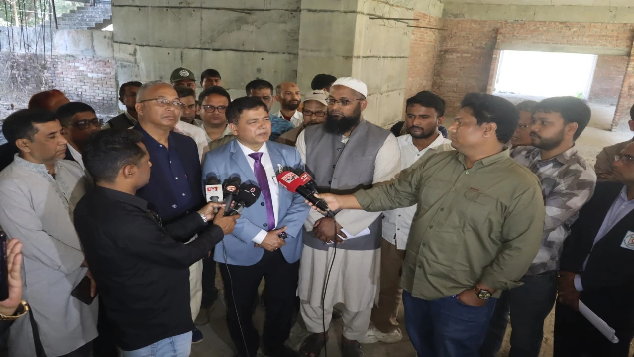 দীর্ঘ স্থবিরতার পর বেরোবিতে ছাত্রী হল ও 