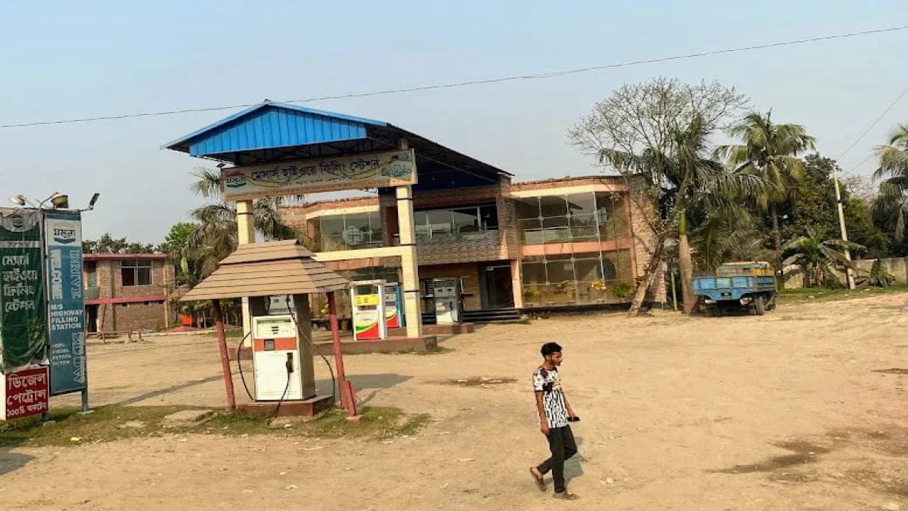 গংগাচড়ার পাপড়ি ফিলিং স্টেশনে দিনে দুপুরে ভয়াবহ ডাক...
