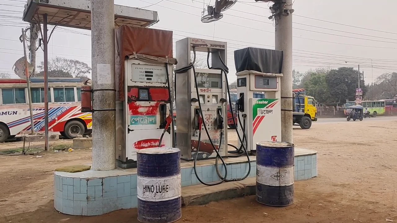 ঠাকুরগাঁওয়ে জ্বালানি সংকট: পাম্পে নেই তেল, সেচ নিয়...