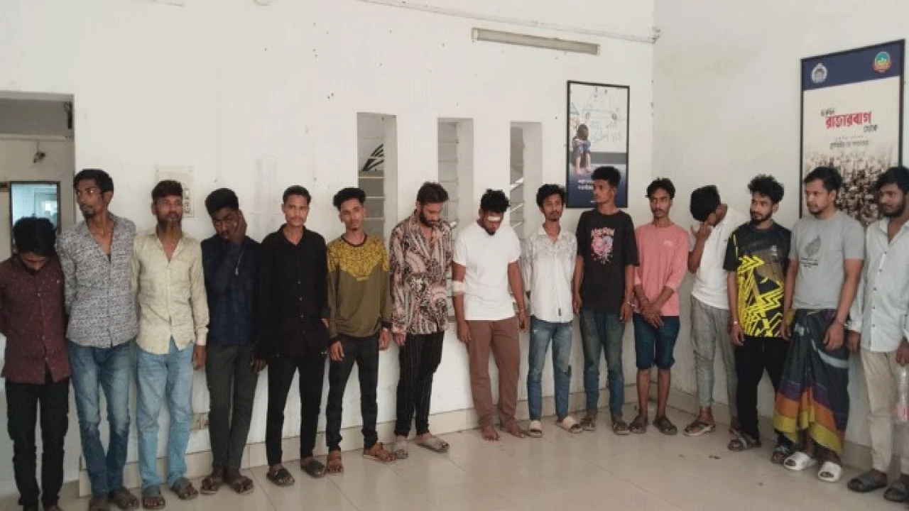 টঙ্গীতে পুলিশের বিশেষ অভিযান বিভিন্ন অপরাধে ১৬জন গ্রেফতার