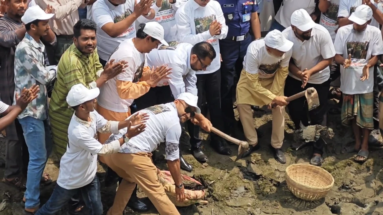 পিরোজপুর খাল খনন কাজের উদ্বোধন করেন প্রতিমন্ত্রী আহম্মদ সোহেল মনজুর