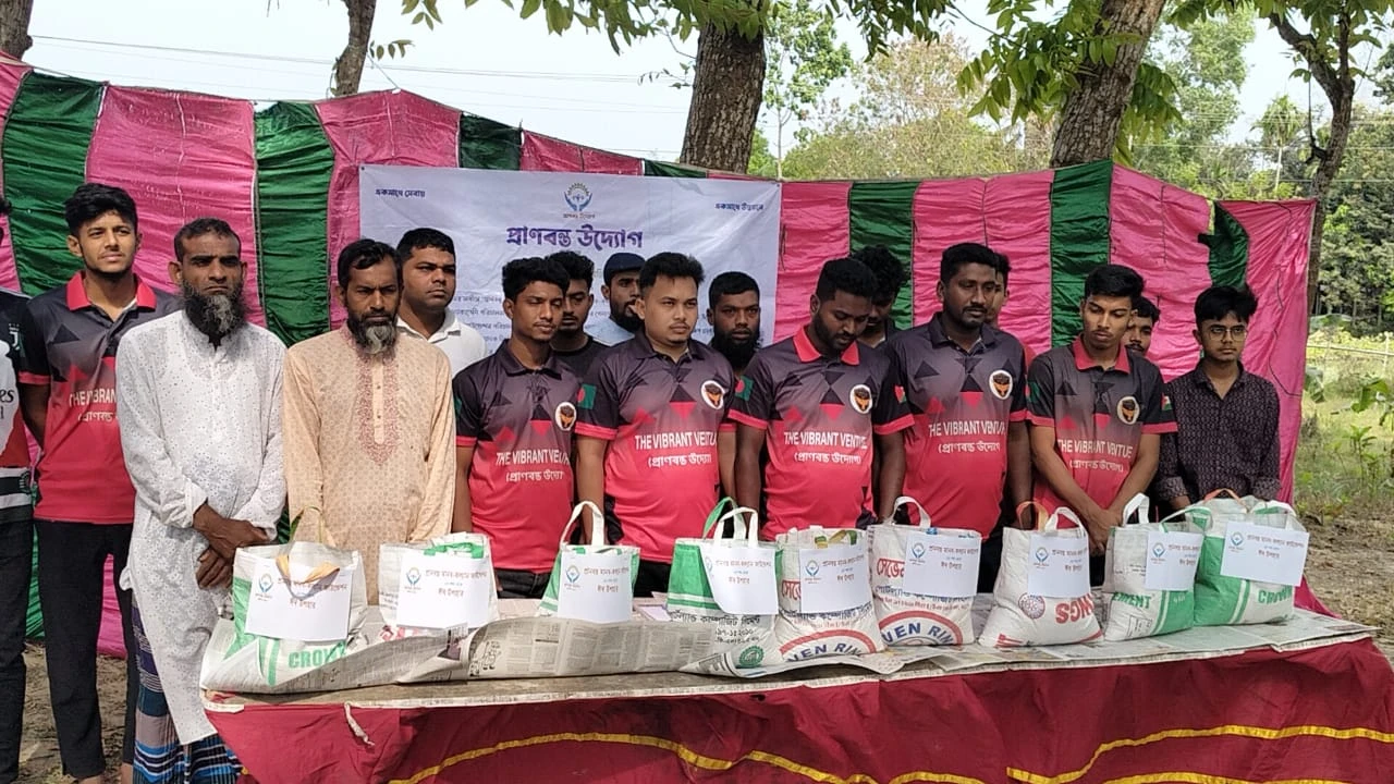 মাগুরায় প্রাণবন্ত মানবকল্যাণ ফাউন্ডেশনের পক্ষ থেকে ঈদ উপহার বিতরণ