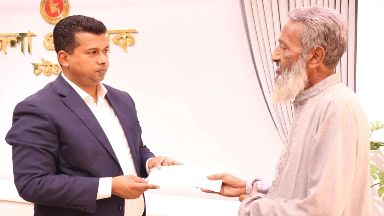 অসহায়দের পাশে মানবিক প্রশাসক: ডিসি জাহিদুল ইসলামের অনন্য উদ্যোগ