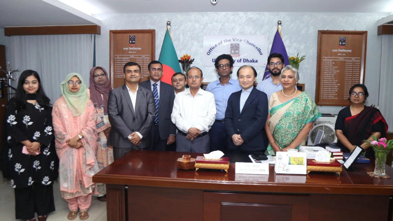 ঢাবি উপাচার্যের সঙ্গে জাপান ফাউন্ডেশনের মহাপরিচালকের সৌজন্য সাক্ষাৎ
