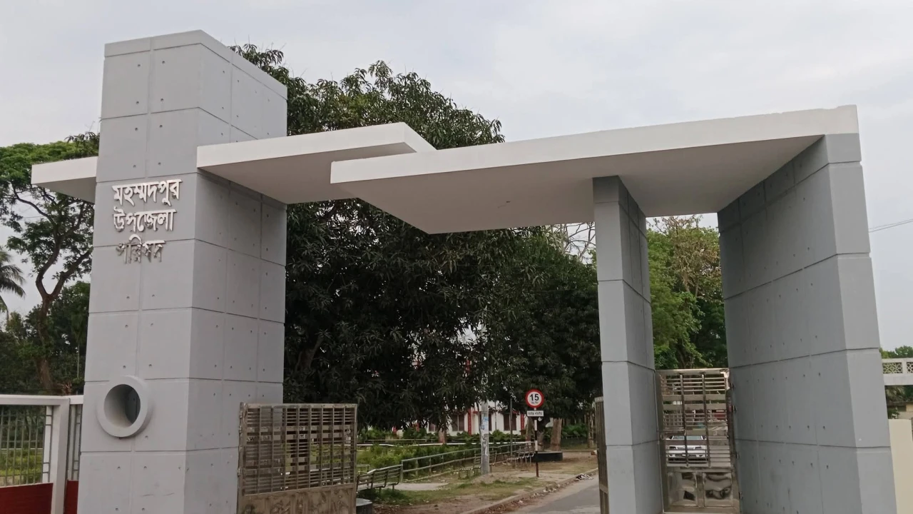 মাগুরার মহম্মদপুর ইউএনও অফিসে ঘুষের টাকা নিয়ে তোলপাড়