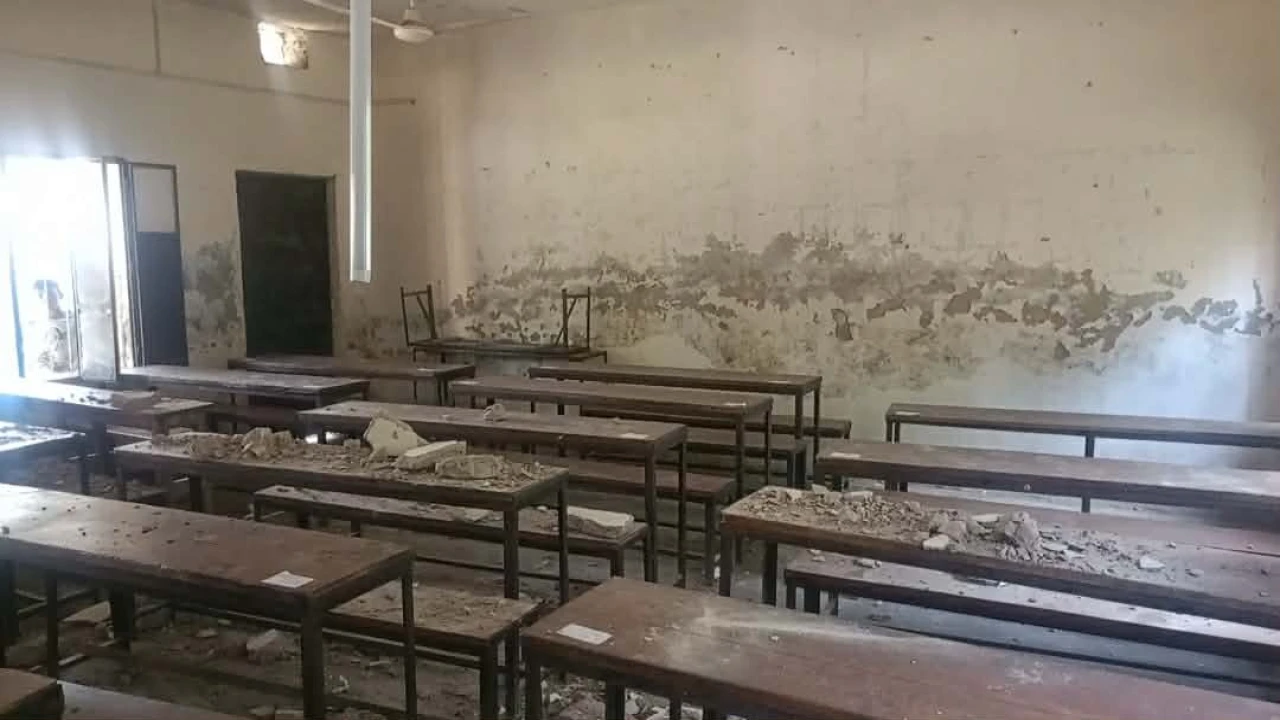 রায়পুরে বিদ্যালয়ের ছাদ ধসে আহত ৩ শিক্ষার্থী