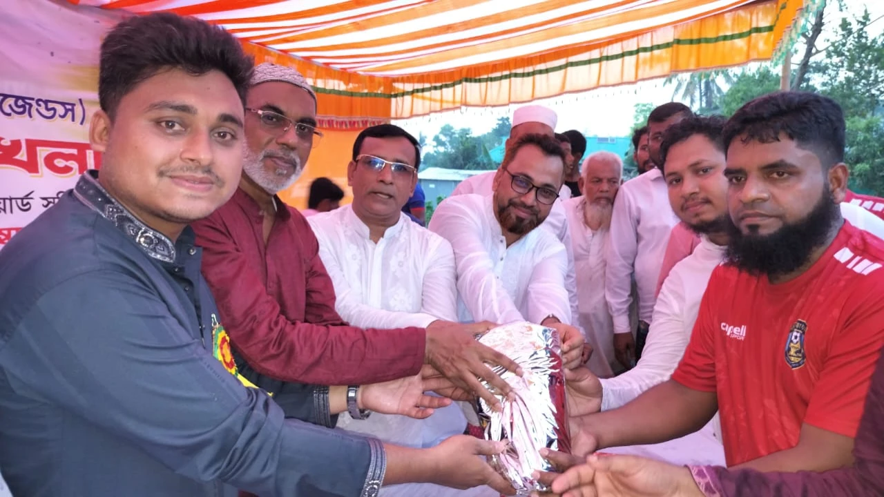 মোচাগড়া দড়ি পাড়া কিংবদন্তি লিজেন্ডাস ফুটবল টুর্নামেন্ট অনুষ্ঠিত