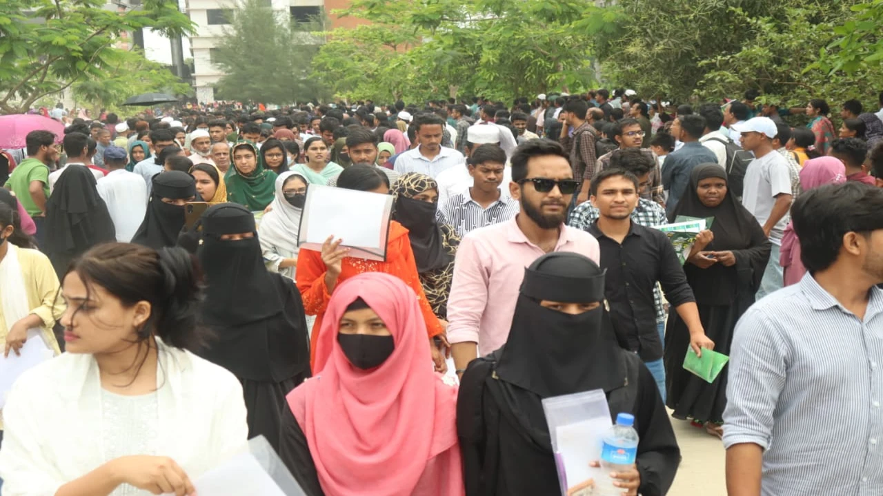 নজরুল বিশ্ববিদ্যালয় কেন্দ্রে জিএসটি ‘এ’ ইউনিট ভর্তি পরীক্ষা সম্পন্ন