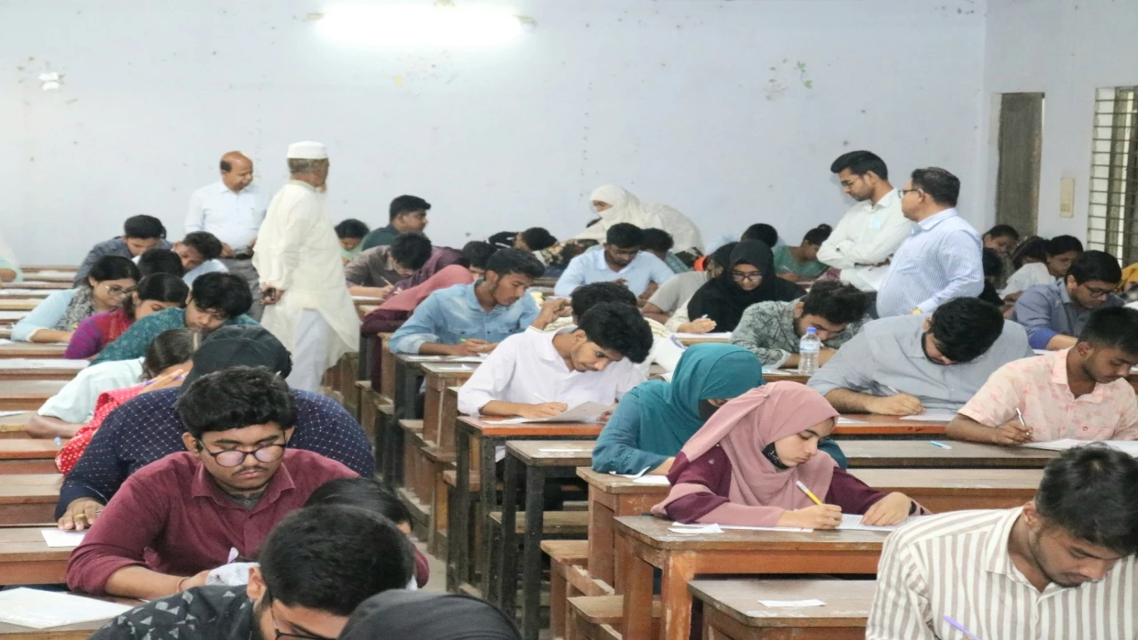 পিরোজপুর বিজ্ঞান ও প্রযুক্তি বিশ্ববিদ্যালয়ে জিএসটি ‘এ’ ইউনিটের ভর্তি পরীক্ষা অনুষ্ঠিত
