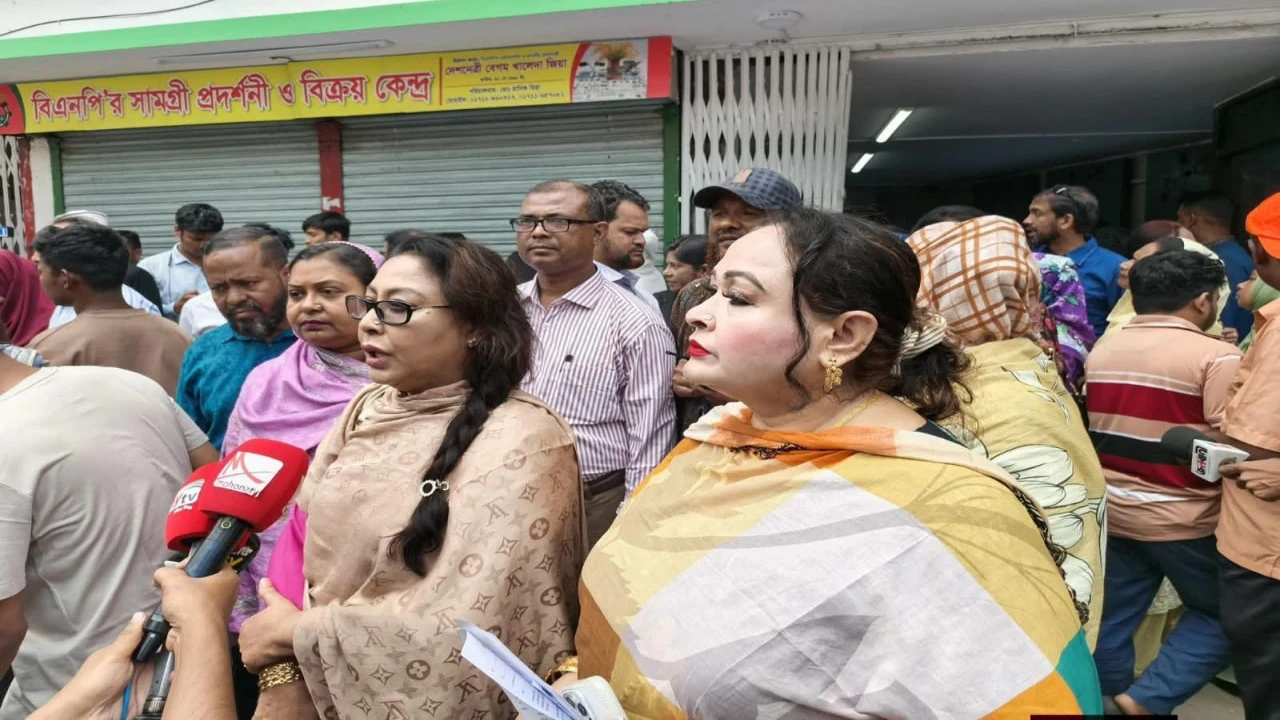 সিরাজগঞ্জ-পাবনা মহিলা সংরক্ষিত আসনে মনোনয়নপত্র সংগ্রহ করলেন এ্যাডভোকেট সিমকী ইমাম খান