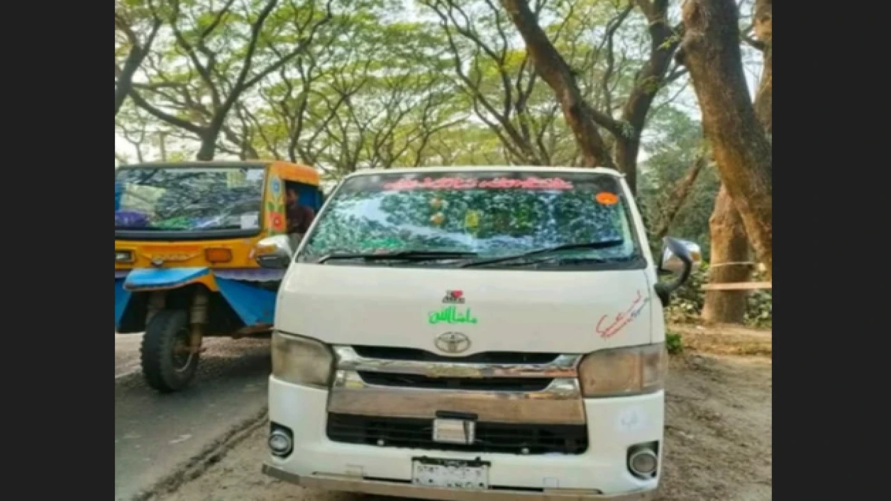 মাগুরায় গ্যারেজ থেকে মাইক্রোবাস চুরি: এক বছরেও উদ্ধার হয়নি, তদন্তে ধীরগতি নিয়ে প্রশ্ন