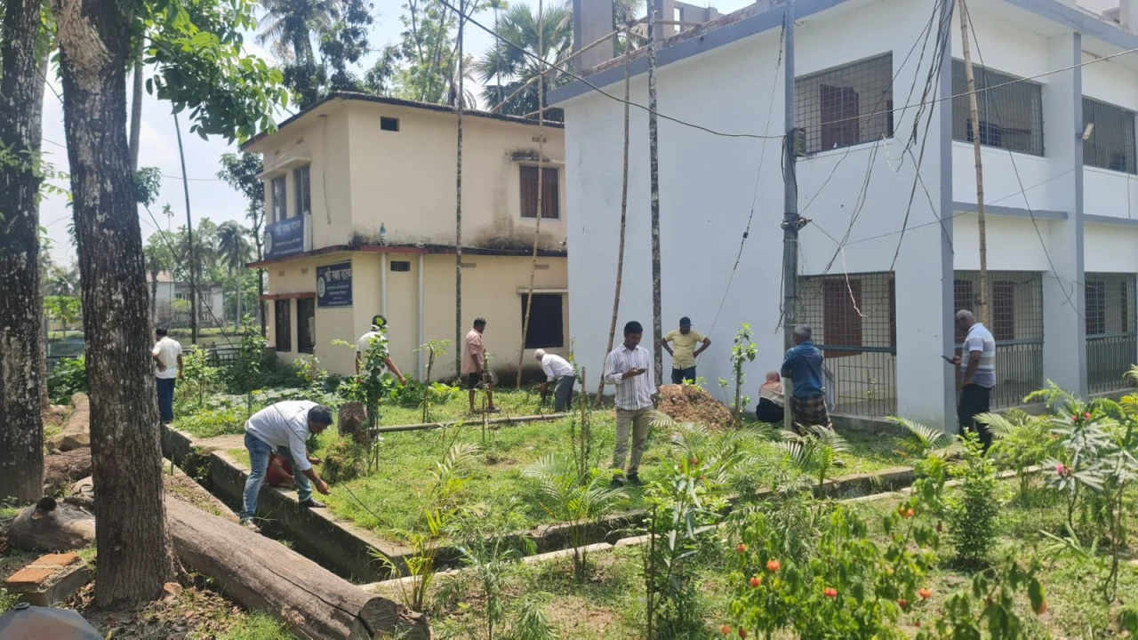 পিরোজপুর সদর উপজেলায় পরিচ্ছন্নতা ও সৌন্দর্যবর্ধন কার্যক্রমের উদ্বোধন
