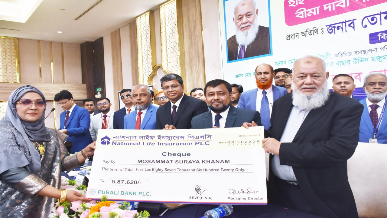 কক্সবাজারে ন্যাশনাল লাইফের ৫কোটি টাকার বীমা দাবী পরিশোধ