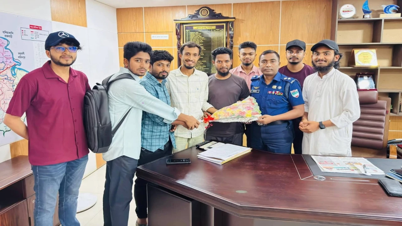 মাগুরায় পুলিশ সুপারের সঙ্গে বৈষম্যবিরোধী ছাত্রনেতাদের সৌজন্য সাক্ষাৎ
