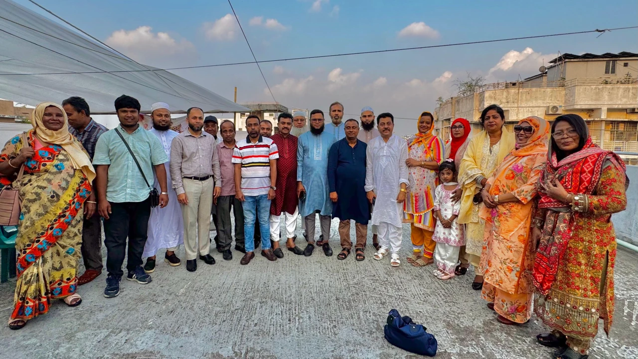 ঢাকা প্রেস ক্লাবে দিনব্যাপী নববর্ষ উৎসব, জামিনে মুক্ত সম্পাদককে ফুলেল সংবর্ধনা