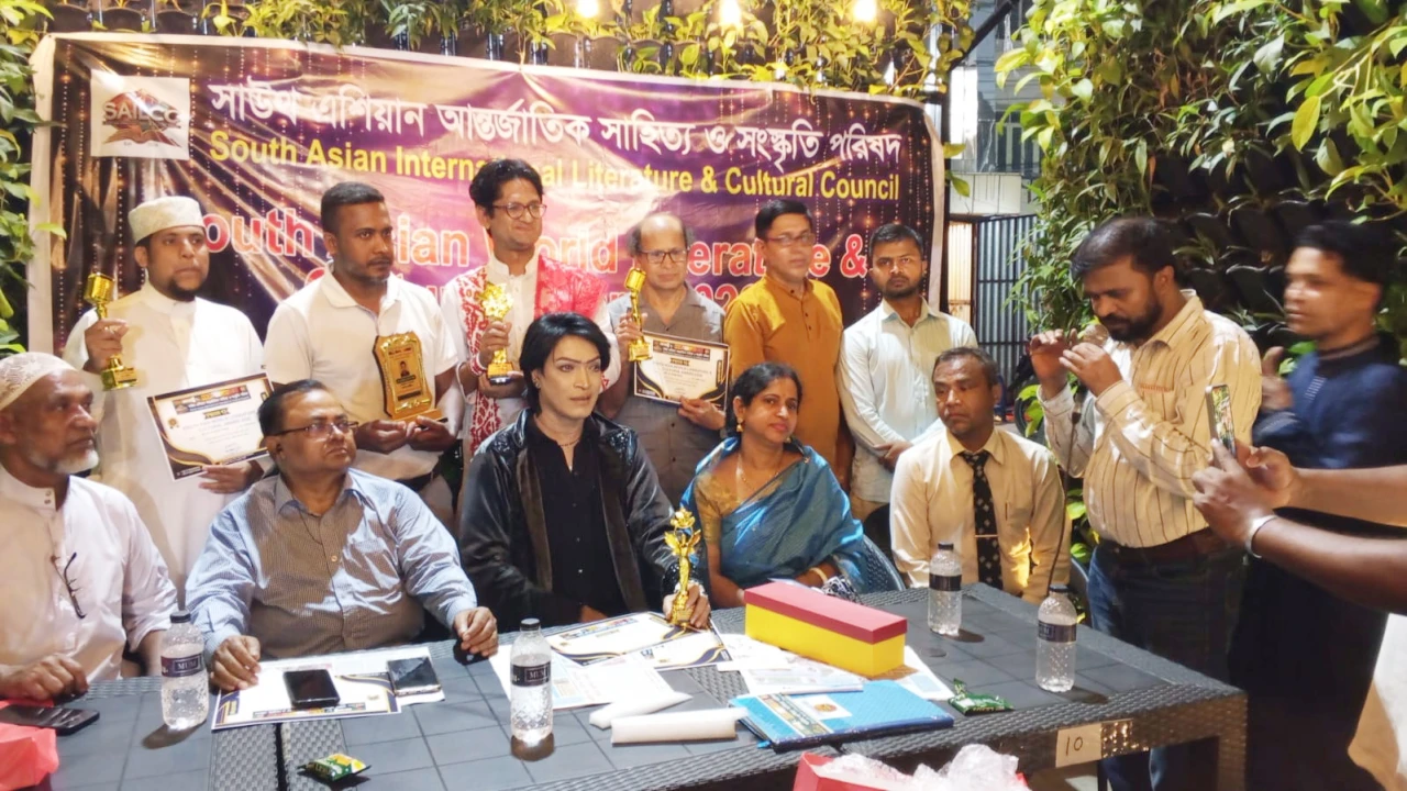 সাহিত্য হোক সর্বজনীন”—মতিঝিলে সাহিত্য-সংস্কৃতির মিলনমেলা, গুণীজন স্টার অ্যাওয়ার্ড ২০২৬ প্রদান